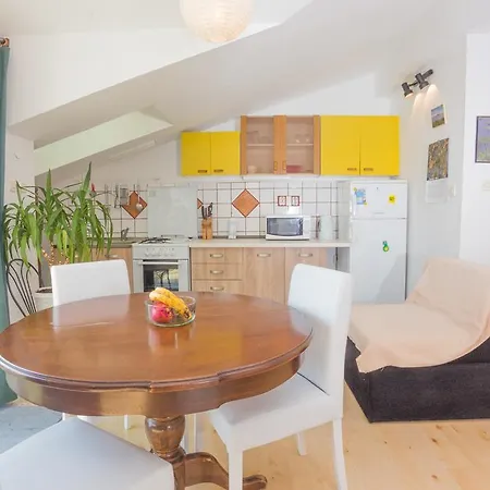 Apartment Lili Hvar Town